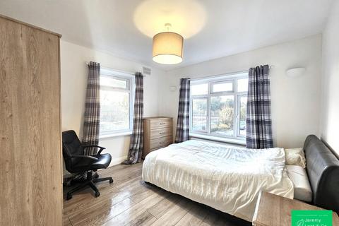 3 bedroom flat to rent, East End Road, East Finchley