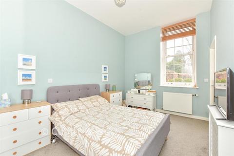 1 bedroom ground floor flat for sale, Homestead Road, Chichester, West Sussex