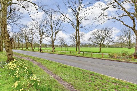1 bedroom ground floor flat for sale, Homestead Road, Chichester, West Sussex