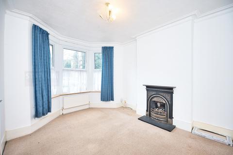 4 bedroom terraced house to rent, St. Marys Road, Prittlewell, Southend-On-Sea, Essex, SS2