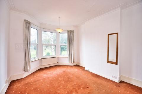4 bedroom terraced house to rent, St. Marys Road, Prittlewell, Southend-On-Sea, Essex, SS2