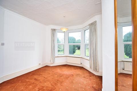 4 bedroom terraced house to rent, St. Marys Road, Prittlewell, Southend-On-Sea, Essex, SS2