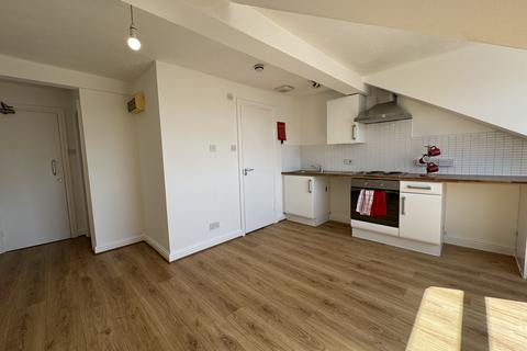 1 bedroom flat to rent, Glenfield Road, Flat 5, Leicester LE3
