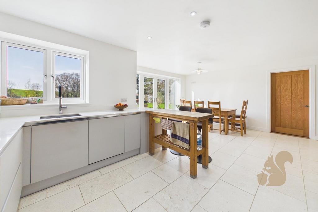 Kitchen/Dining Area