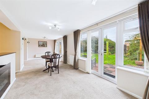 undefined, Quiet living, central Clevedon location