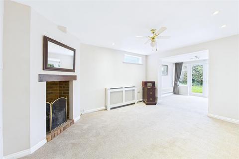 undefined, Quiet living, central Clevedon location