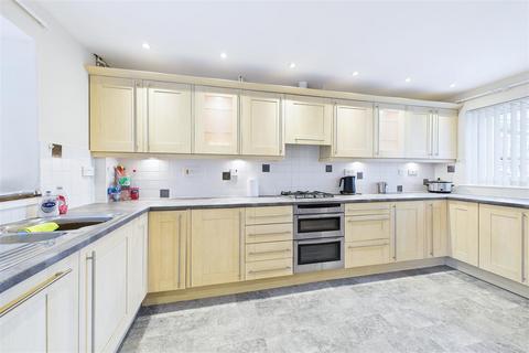 undefined, Quiet living, central Clevedon location