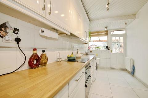 3 bedroom terraced house for sale, Ulster Gardens, London, N13
