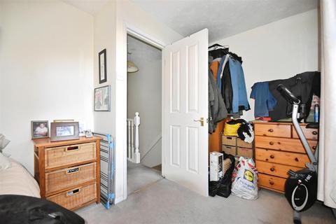 undefined, Busch Close, Isleworth