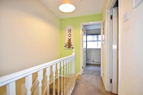 undefined, Busch Close, Isleworth