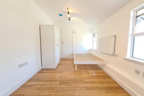 1 bedroom flat to rent, Adelaide Grove, Shepherds Bush, W12