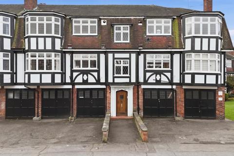 1 bedroom flat for sale, Hemon Hill, Wanstead