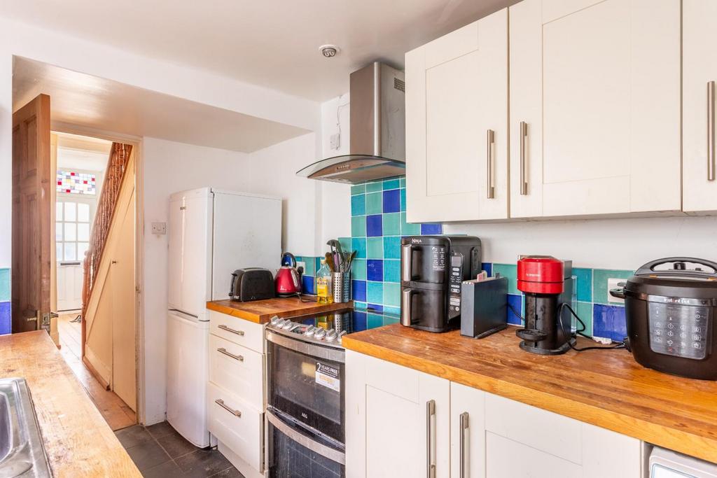 Kitchen (2).jpg