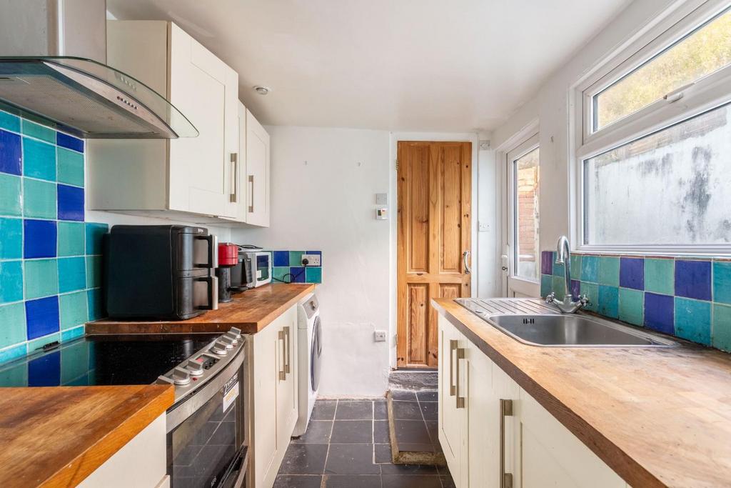 Kitchen (1).jpg