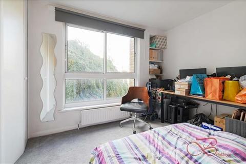 2 bedroom apartment to rent, March Court, Putney, SW15