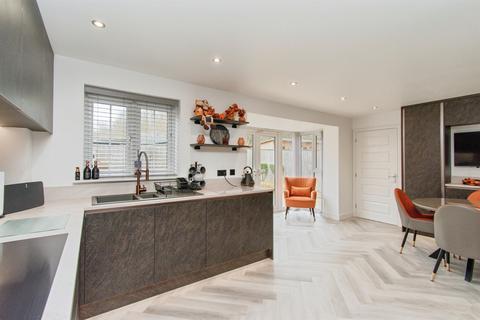 4 bedroom detached house for sale, Healdfield Court, Castleford