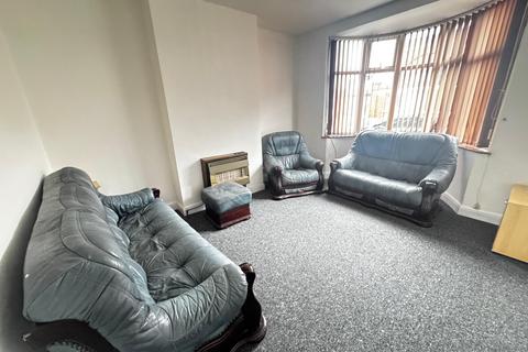 3 bedroom terraced house to rent, 60 Wood Hill LEICESTER LE5 3SP