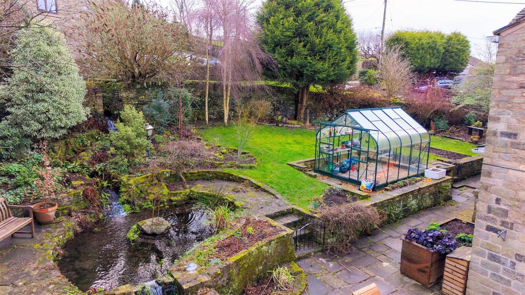Gardens &amp; Gated Parking
