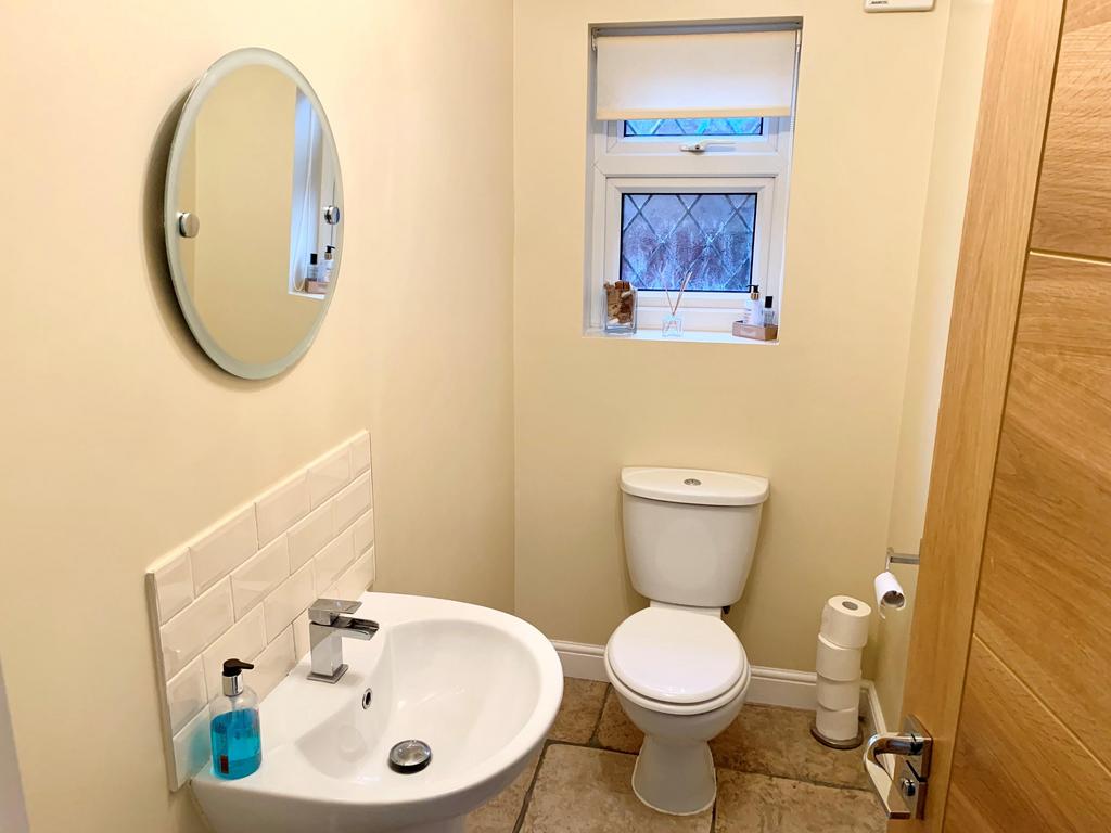 Cloakroom/wc