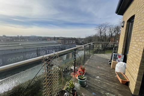 3 bedroom flat to rent, Davis House, Palmers Green