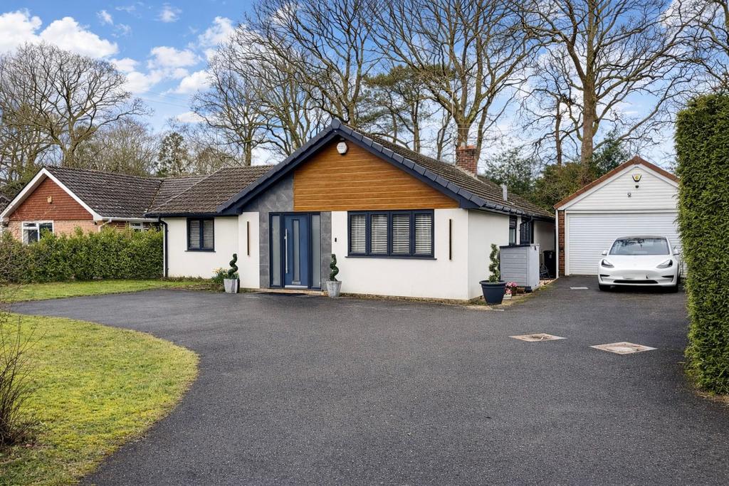 3 bed detached bungalow for sale Paddock Close, S