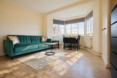 Studio to rent, Finchley Road, London NW11