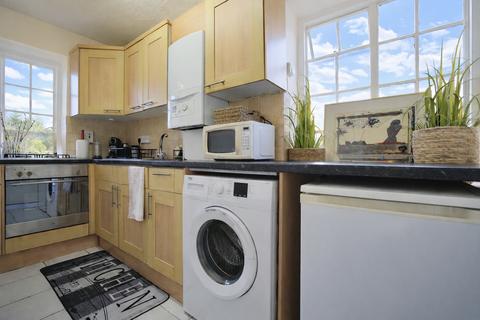 Studio to rent, Finchley Road, London NW11