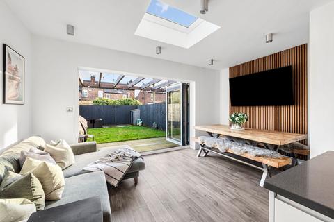 4 bedroom terraced house for sale, Victoria Avenue, Altrincham WA15