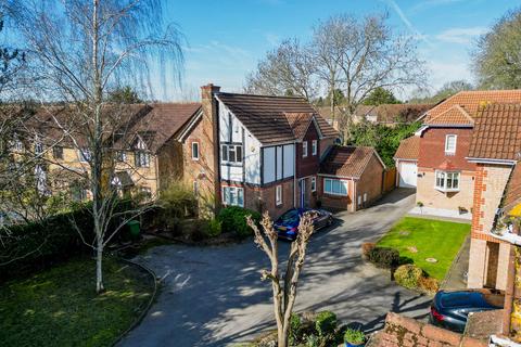 4 bedroom detached house for sale, Baycroft Close, Pinner, HA5