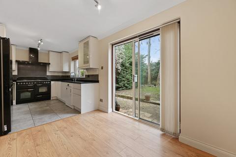 4 bedroom detached house for sale, Baycroft Close, Pinner, HA5