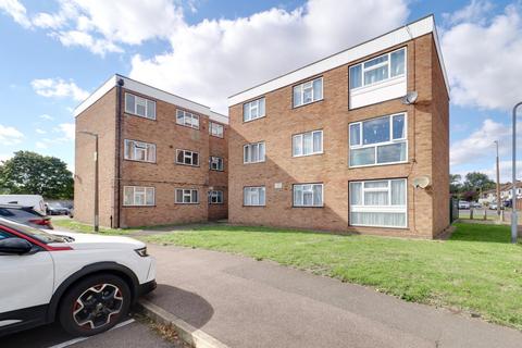 2 bedroom flat for sale, Ongar Way, Rainham RM13