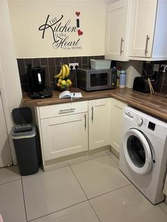 1 bedroom flat to rent, Aldridge Road, Slough