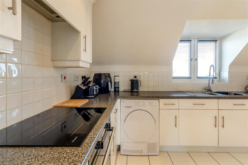 8680347-interior01.jpg