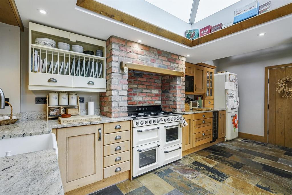Kitchen 1 4.jpeg