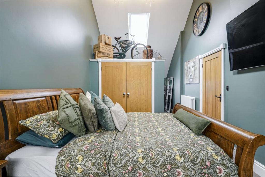 Bedroom 1 2.jpeg