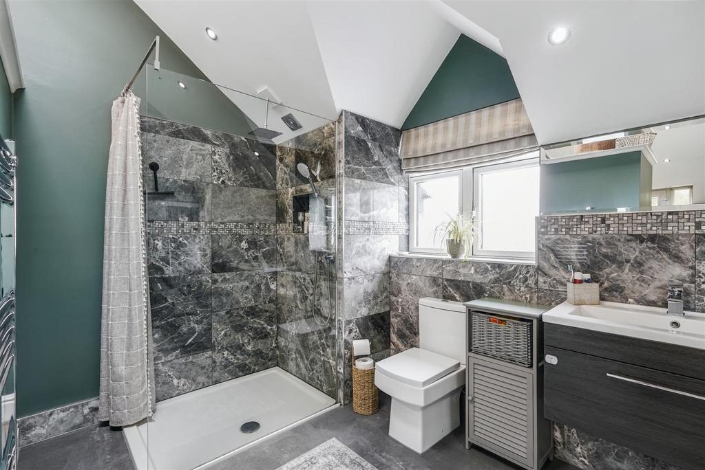 Ensuite 1 1.jpeg