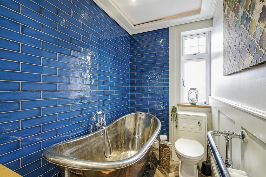 Bathroom 1 1.jpeg