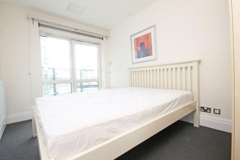 2 bedroom flat to rent, Beckford Close, London W14