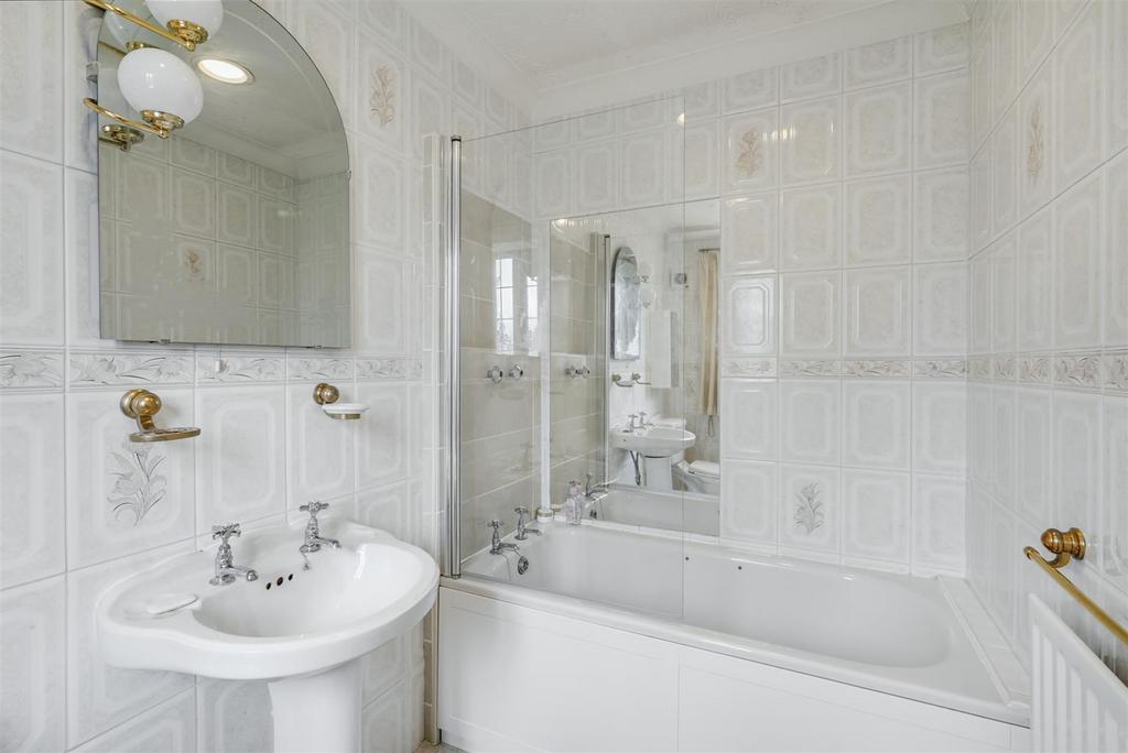 En-Suite Bathroom