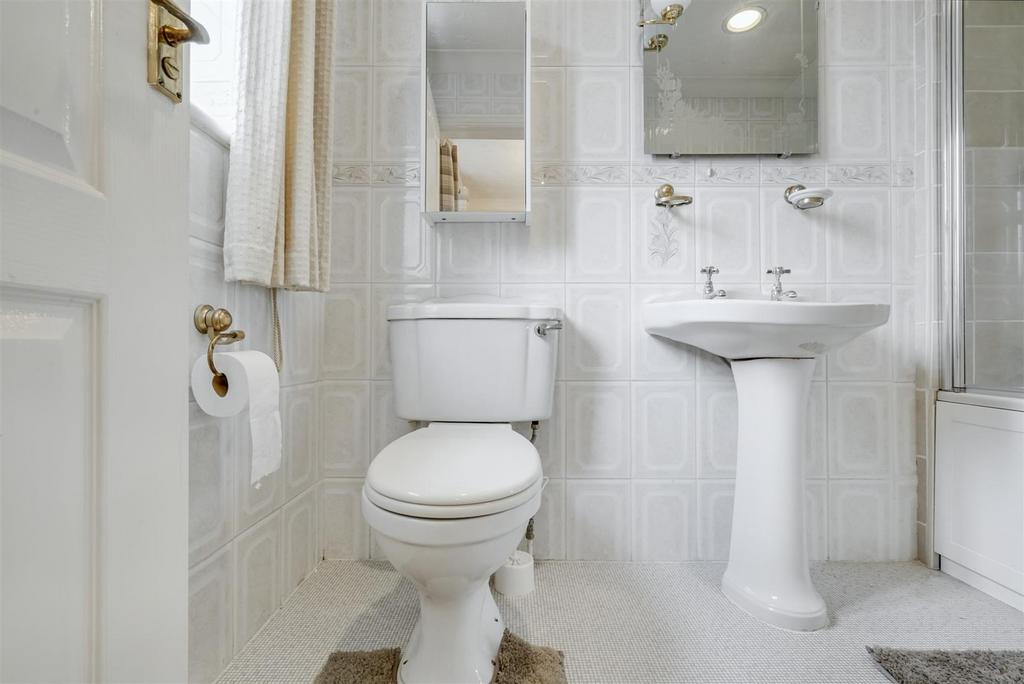 En-Suite Bathroom