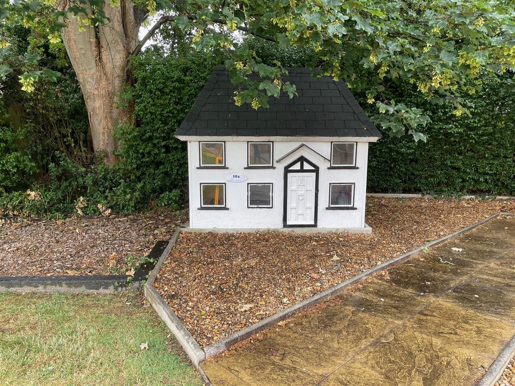 Playhouse 10a Manorleigh