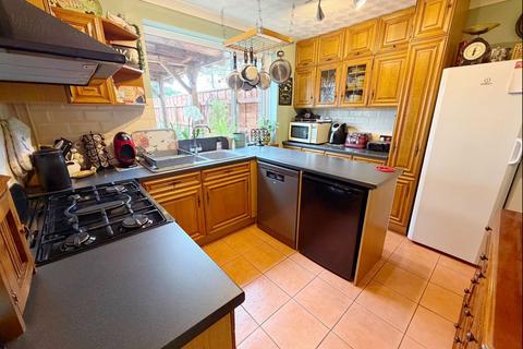 4 bedroom end of terrace house for sale, Moor Lane, Bedford MK42