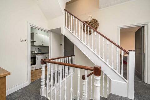 2 bedroom maisonette for sale, Estreham Road, London SW16