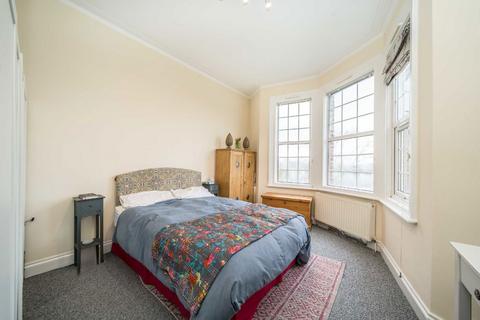 2 bedroom maisonette for sale, Estreham Road, London SW16