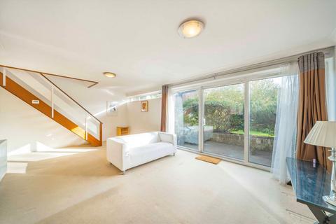 3 bedroom house to rent, Breamore Close, London SW15