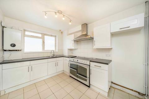 3 bedroom house to rent, Breamore Close, London SW15