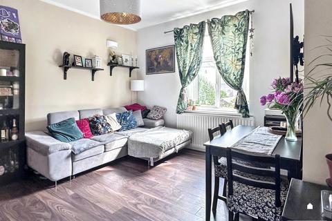 2 bedroom flat for sale, 19 St. Annes Road, Eastbourne BN21