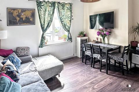 2 bedroom flat for sale, 19 St. Annes Road, Eastbourne BN21