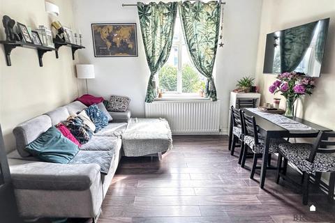 2 bedroom flat for sale, 19 St. Annes Road, Eastbourne BN21