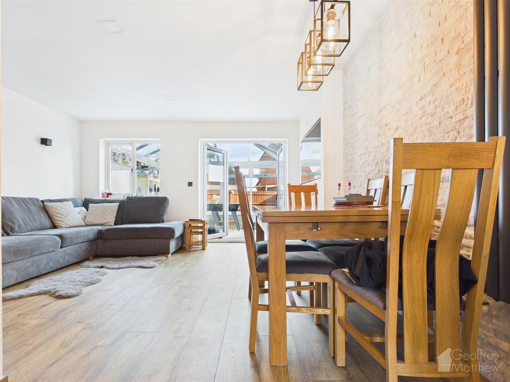 CAM02365 G0-PR0429-STILL020.jpg